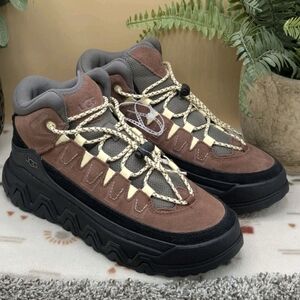 New UGG Captrail High Women's Size 8 Hiking Winter Boots Casual Comfort Boots